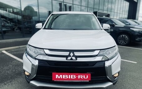 Mitsubishi Outlander III рестайлинг 3, 2018 год, 2 398 000 рублей, 3 фотография