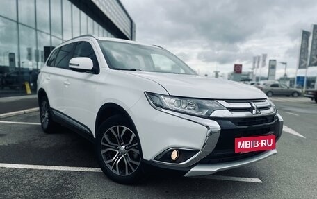 Mitsubishi Outlander III рестайлинг 3, 2018 год, 2 398 000 рублей, 2 фотография