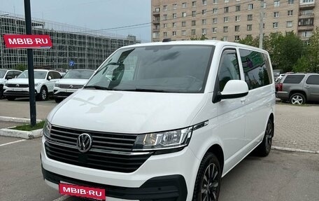 Volkswagen Caravelle T6 рестайлинг, 2021 год, 5 490 000 рублей, 1 фотография