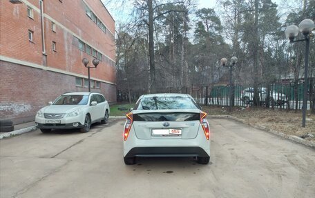 Toyota Prius IV XW50, 2017 год, 1 980 000 рублей, 2 фотография