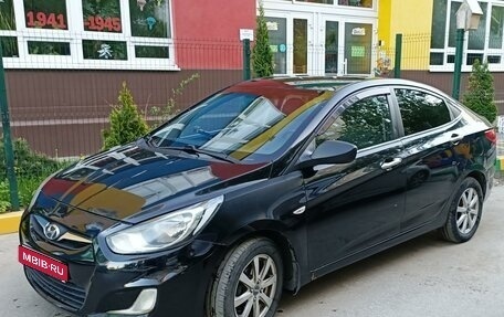 Hyundai Solaris II рестайлинг, 2011 год, 725 000 рублей, 1 фотография