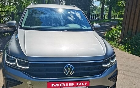 Volkswagen Tiguan II, 2021 год, 4 000 000 рублей, 2 фотография