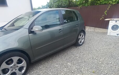 Volkswagen Golf V, 2004 год, 630 000 рублей, 3 фотография