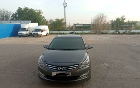 Hyundai Solaris II рестайлинг, 2015 год, 1 240 000 рублей, 2 фотография