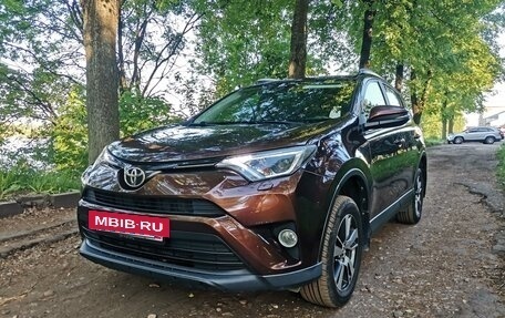 Toyota RAV4, 2017 год, 2 950 000 рублей, 5 фотография