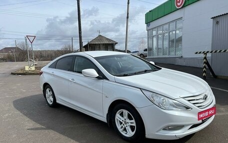 Hyundai Sonata VI, 2011 год, 800 000 рублей, 2 фотография