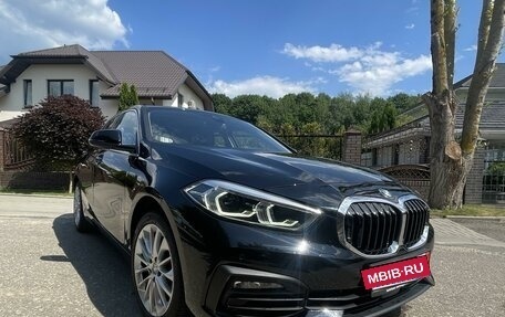 BMW 1 серия, 2020 год, 2 840 000 рублей, 2 фотография