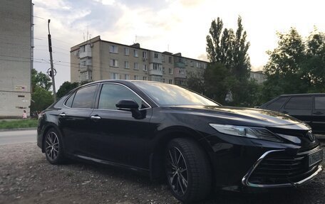 Toyota Camry, 2019 год, 3 100 000 рублей, 2 фотография