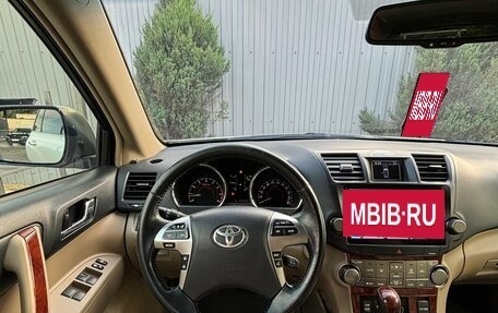 Toyota Highlander III, 2012 год, 2 350 000 рублей, 10 фотография