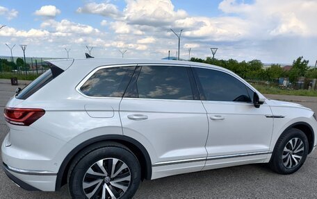 Volkswagen Touareg III, 2018 год, 4 800 000 рублей, 2 фотография
