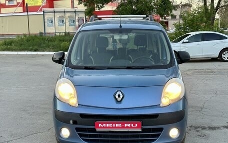 Renault Kangoo II рестайлинг, 2013 год, 820 000 рублей, 1 фотография