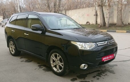 Mitsubishi Outlander III рестайлинг 3, 2013 год, 1 570 000 рублей, 3 фотография