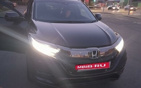 Honda Vezel, 2018 год, 2 350 000 рублей, 2 фотография