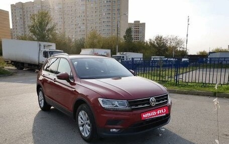 Volkswagen Tiguan II, 2019 год, 2 500 000 рублей, 2 фотография