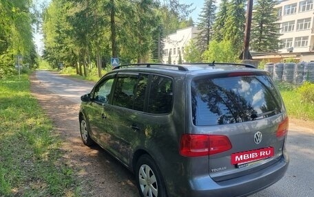 Volkswagen Touran III, 2012 год, 995 000 рублей, 3 фотография