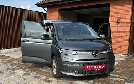 Volkswagen Multivan, 2022 год, 8 900 000 рублей, 5 фотография