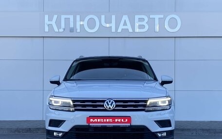 Volkswagen Tiguan II, 2018 год, 2 829 000 рублей, 2 фотография