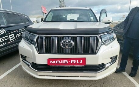 Toyota Land Cruiser Prado 150 рестайлинг 2, 2018 год, 5 297 000 рублей, 2 фотография