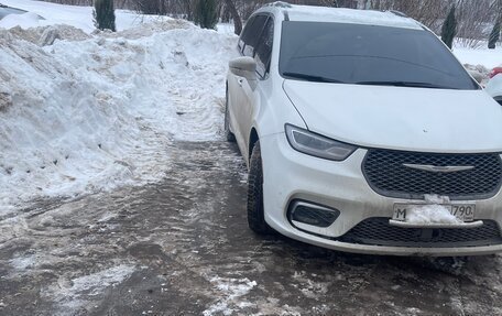 Chrysler Pacifica (RU), 2020 год, 3 000 000 рублей, 2 фотография