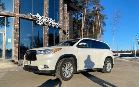 Toyota Highlander III, 2015 год, 4 000 000 рублей, 2 фотография