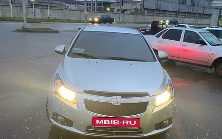 Chevrolet Cruze II, 2010 год, 650 000 рублей, 3 фотография