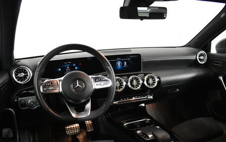 Mercedes-Benz A-Класс, 2018 год, 2 820 000 рублей, 17 фотография