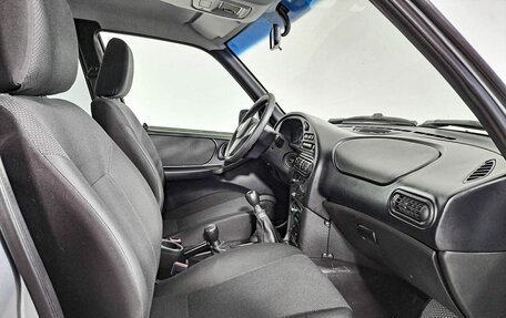 Chevrolet Niva I рестайлинг, 2017 год, 883 000 рублей, 11 фотография