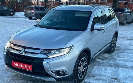 Mitsubishi Outlander III рестайлинг 3, 2017 год, 2 400 000 рублей, 1 фотография