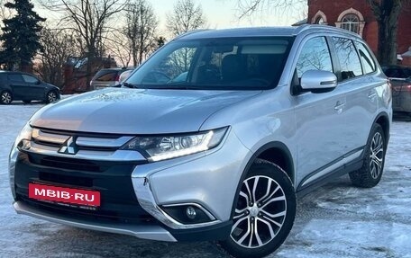 Mitsubishi Outlander III рестайлинг 3, 2017 год, 2 400 000 рублей, 2 фотография