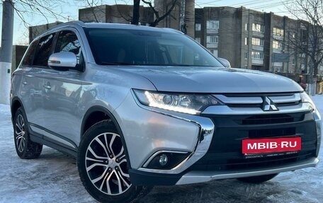 Mitsubishi Outlander III рестайлинг 3, 2017 год, 2 400 000 рублей, 5 фотография