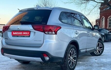 Mitsubishi Outlander III рестайлинг 3, 2017 год, 2 400 000 рублей, 6 фотография