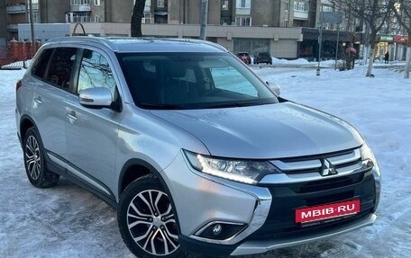 Mitsubishi Outlander III рестайлинг 3, 2017 год, 2 400 000 рублей, 4 фотография