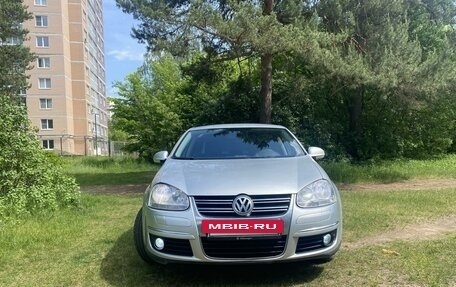 Volkswagen Jetta VI, 2010 год, 730 000 рублей, 2 фотография