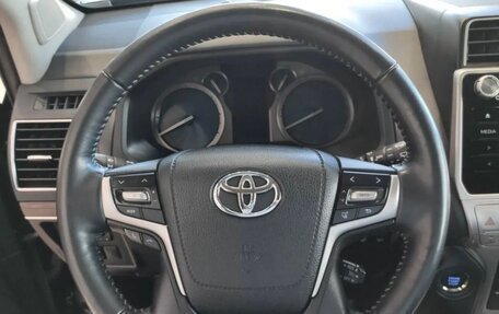 Toyota Land Cruiser Prado 150 рестайлинг 2, 2017 год, 4 900 000 рублей, 6 фотография