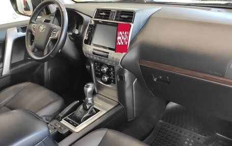 Toyota Land Cruiser Prado 150 рестайлинг 2, 2017 год, 4 900 000 рублей, 5 фотография