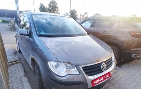 Volkswagen Touran III, 2007 год, 519 000 рублей, 2 фотография