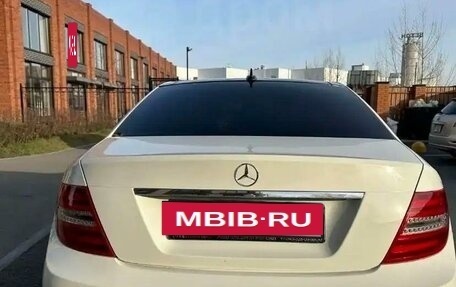 Mercedes-Benz C-Класс, 2011 год, 1 900 000 рублей, 4 фотография