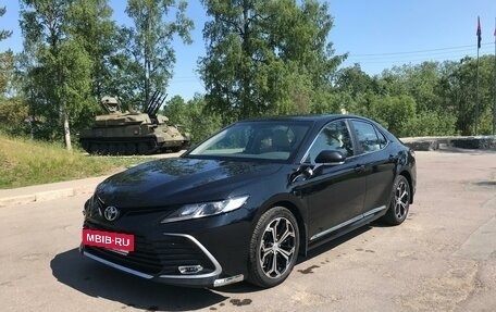 Toyota Camry, 2021 год, 3 800 000 рублей, 2 фотография