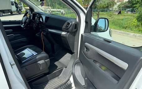 Peugeot Traveller I, 2019 год, 2 800 000 рублей, 17 фотография