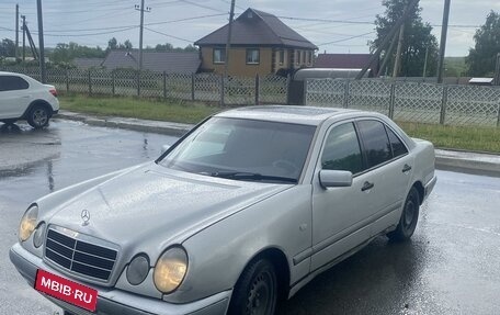 Mercedes-Benz E-Класс, 1996 год, 350 000 рублей, 3 фотография