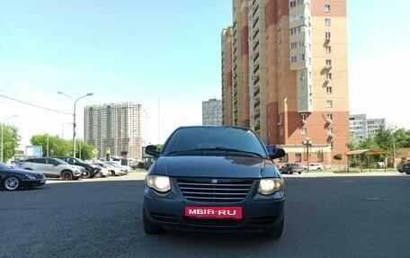 Chrysler Town & Country IV, 2004 год, 969 000 рублей, 2 фотография