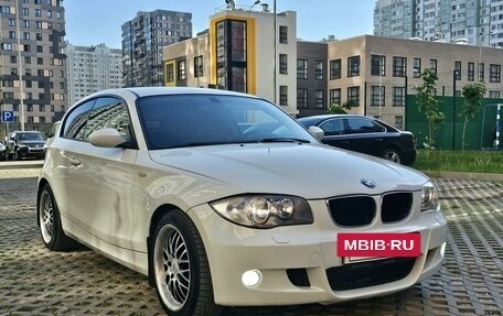 BMW 1 серия, 2008 год, 890 000 рублей, 15 фотография