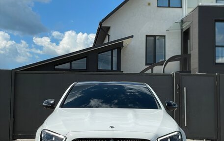 Mercedes-Benz E-Класс, 2020 год, 6 100 000 рублей, 3 фотография