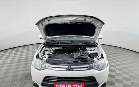 Mitsubishi Outlander III рестайлинг 3, 2014 год, 1 868 000 рублей, 9 фотография