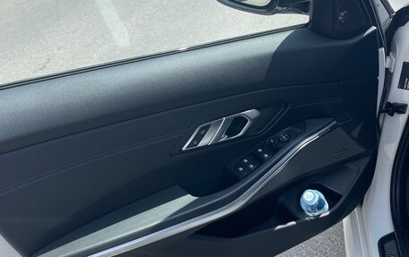 BMW 3 серия, 2019 год, 3 890 000 рублей, 13 фотография