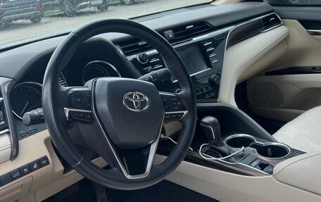 Toyota Camry, 2018 год, 3 150 000 рублей, 10 фотография