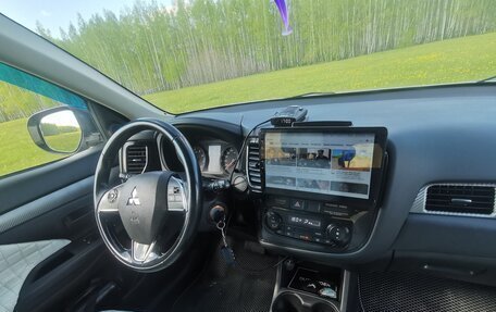 Mitsubishi Outlander III рестайлинг 3, 2015 год, 2 300 000 рублей, 5 фотография