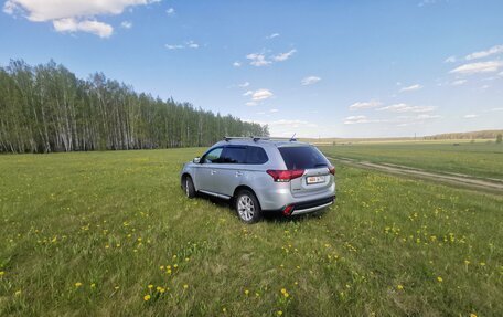 Mitsubishi Outlander III рестайлинг 3, 2015 год, 2 300 000 рублей, 4 фотография