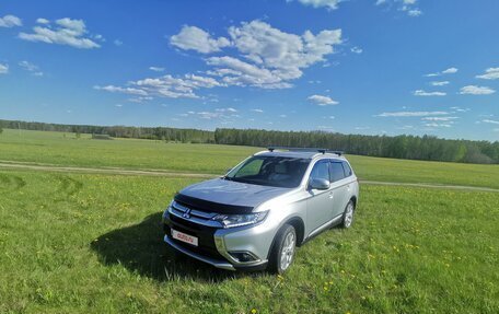 Mitsubishi Outlander III рестайлинг 3, 2015 год, 2 300 000 рублей, 2 фотография