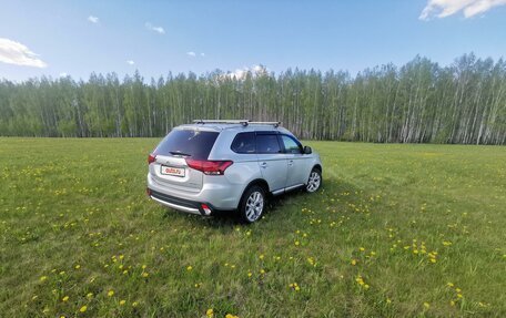 Mitsubishi Outlander III рестайлинг 3, 2015 год, 2 300 000 рублей, 3 фотография